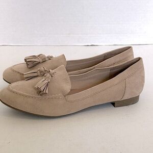 FIONI Beige Tassel Loafers size 8